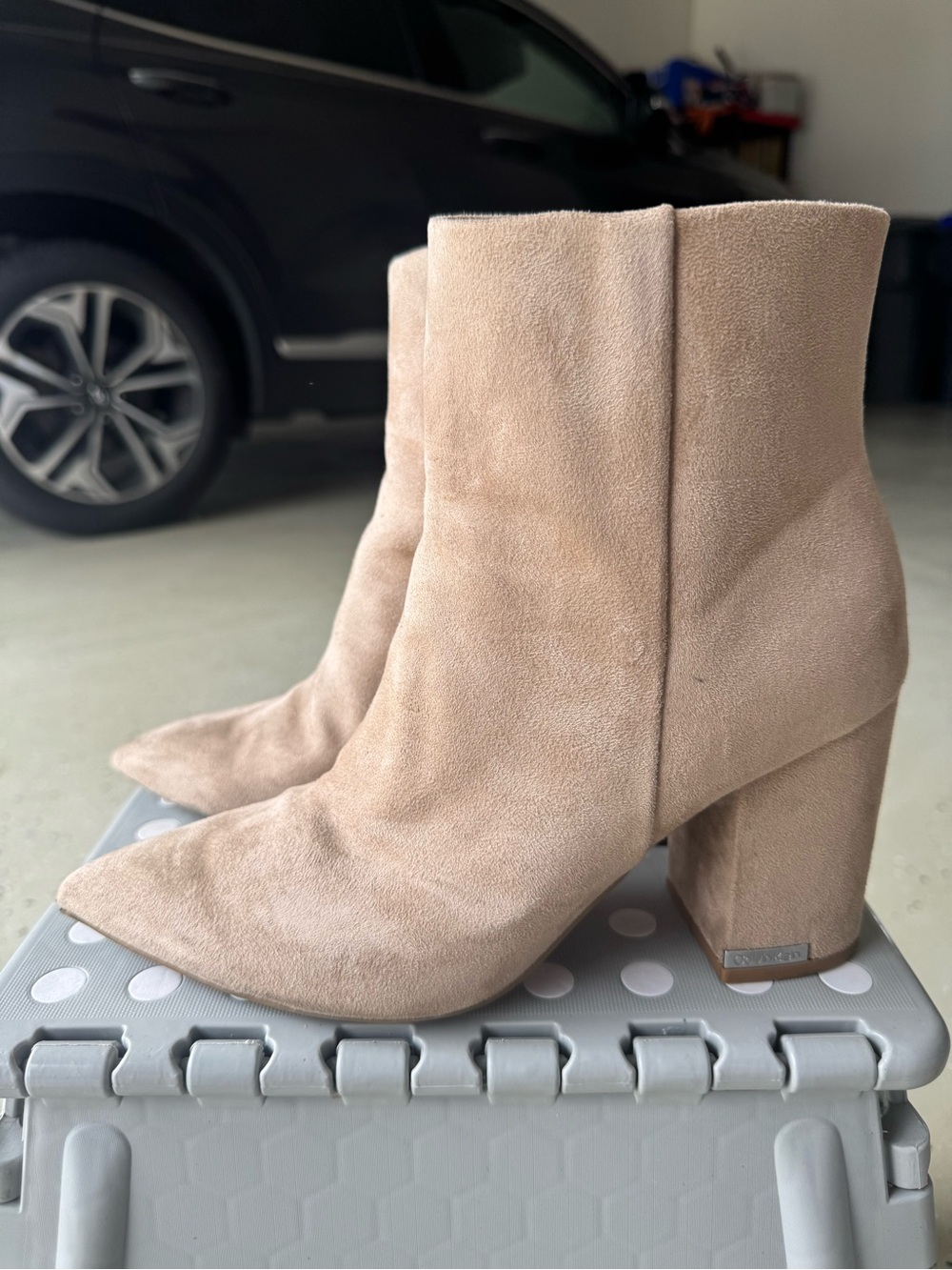 Calvin Klein Women’s Beige Suede Ankle Boots Pointed Toe Block Heel Size 9M